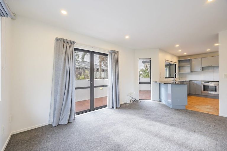 Photo of property in 5 Egret Court, Unsworth Heights, Auckland, 0632