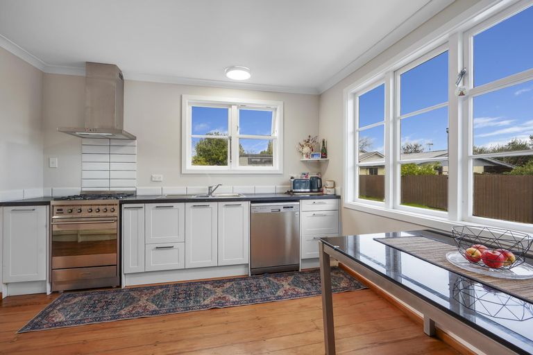 Photo of property in 12 Le Quesne Place, Fairfield, Hamilton, 3214