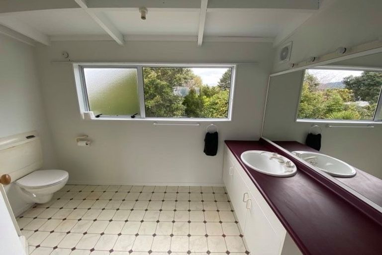 Photo of property in 16 Queens Road, Waikanae Beach, Waikanae, 5036