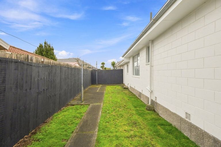Photo of property in 4/93a Middlepark Road, Sockburn, Christchurch, 8042