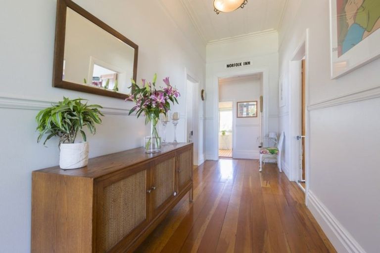 Photo of property in 14 Collingwood Road, Waiuku, 2123