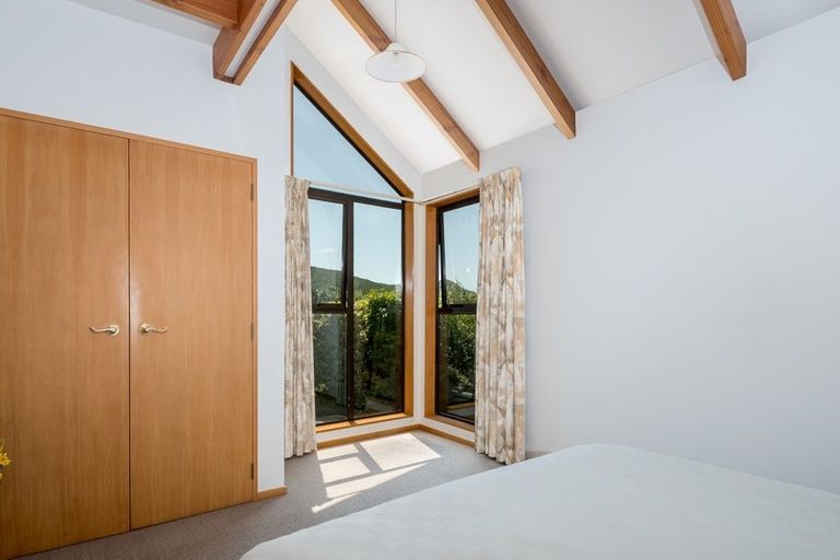 Photo of property in 18 Moana View Road, Waikawa, Picton, 7220