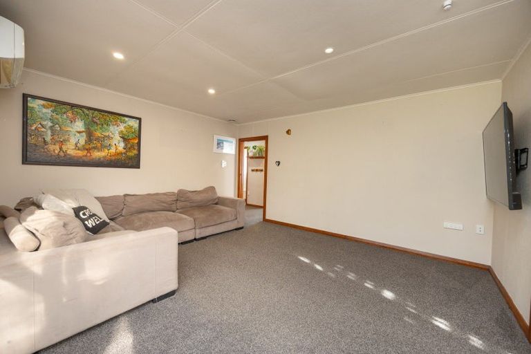 Photo of property in 38 Crewe Crescent, Hokowhitu, Palmerston North, 4410