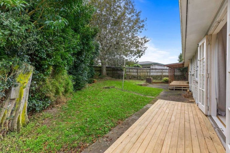 Photo of property in 6 Palmer Avenue, Glen Eden, Auckland, 0602