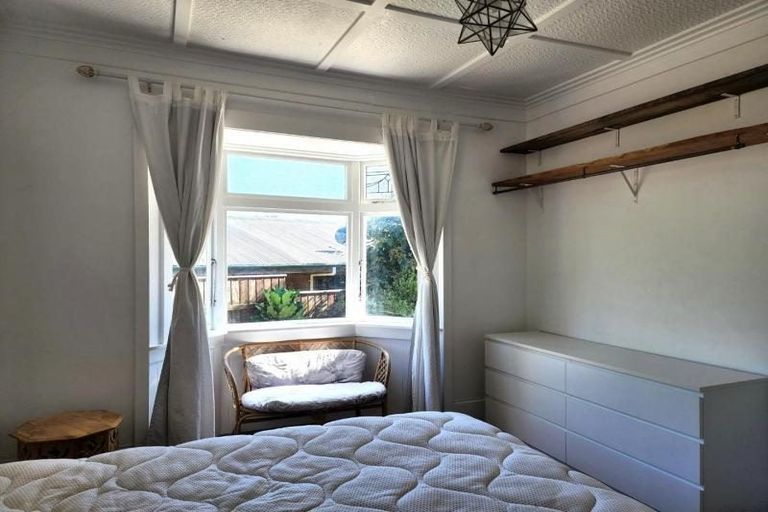 Photo of property in 20 Mcfarlane Street, Oakura, 4314