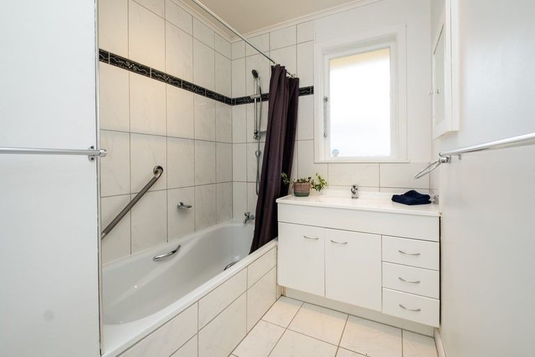 Photo of property in 581 Main North Road, Bay View, Napier, 4104