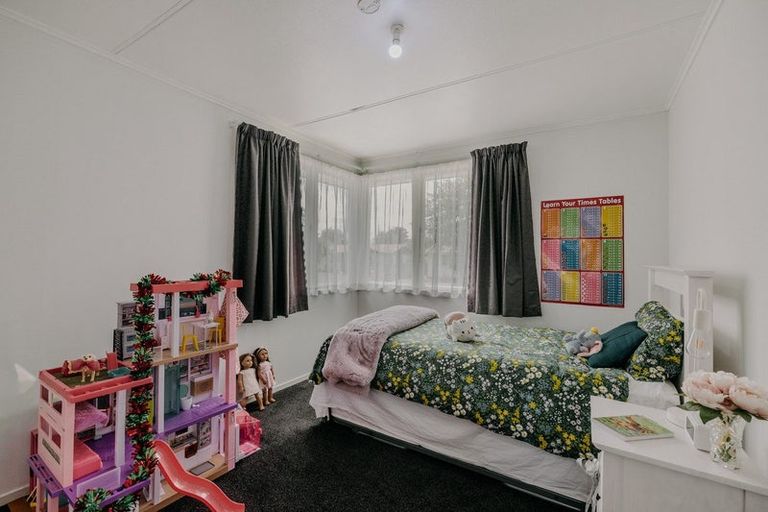 Photo of property in 35 Stillwater Place, Westbrook, Palmerston North, 4412