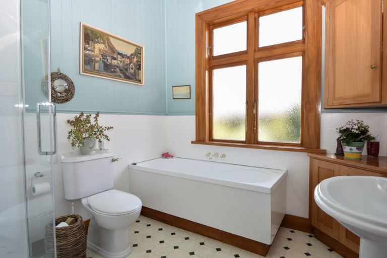 Photo of property in 90 Pembroke Street, Carterton, 5713