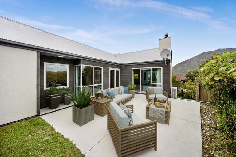 Photo of property in 83 Cedar Drive, Kelvin Heights, Queenstown, 9300