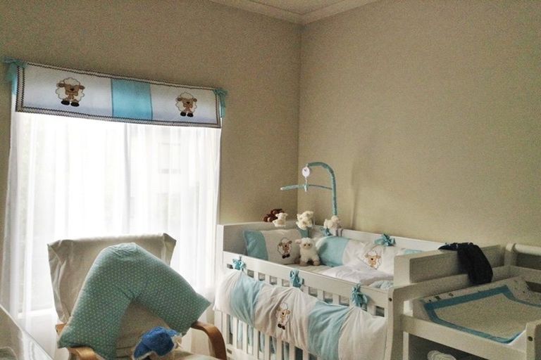 Photo of property in 4 Barnea Circle, Glen Eden, Auckland, 0602