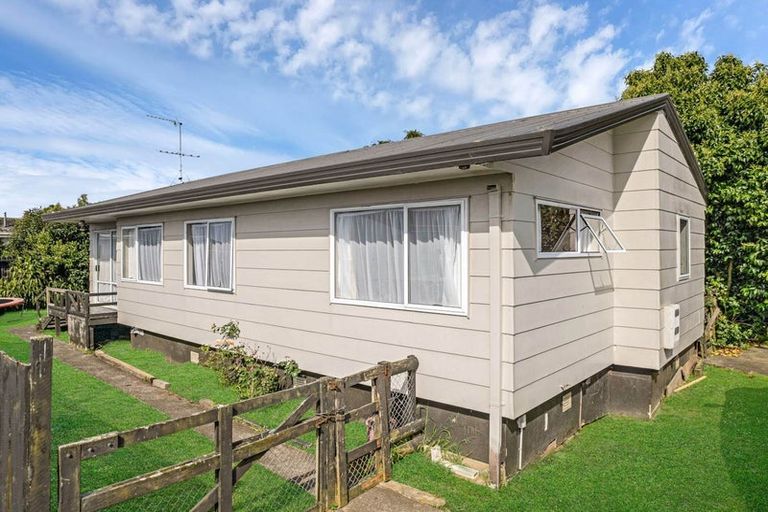 Photo of property in 2/6 Trounson Avenue, Clendon Park, Auckland, 2103