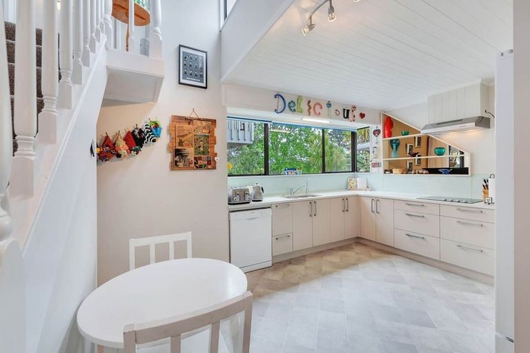 Photo of property in 36b Verbena Road, Birkdale, Auckland, 0626