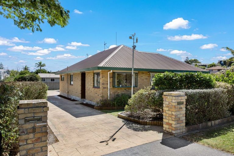 Photo of property in 14 Laurie Street, Red Beach, 0932