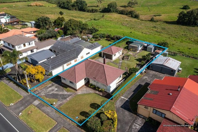 Photo of property in 38 Hobsonville Road, West Harbour, Auckland, 0618