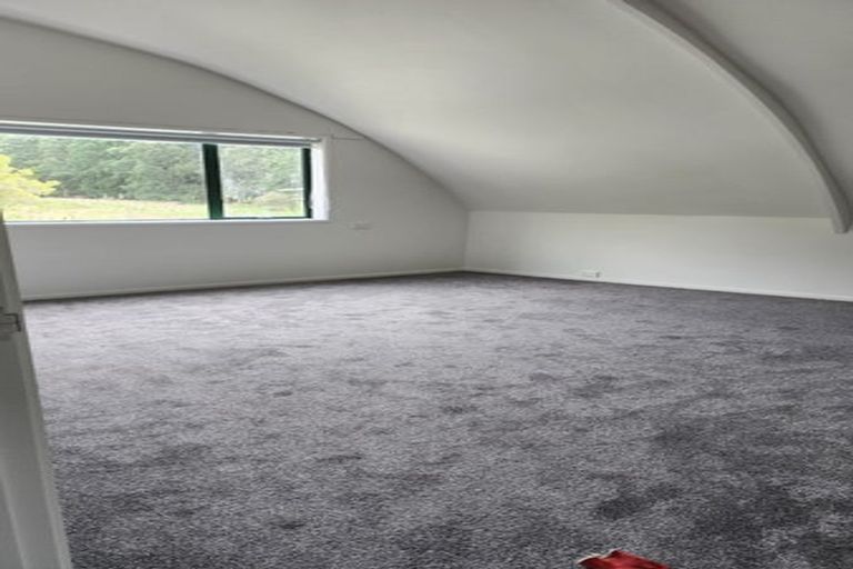 Photo of property in 68 Boord Crescent, Kumeu, 0891