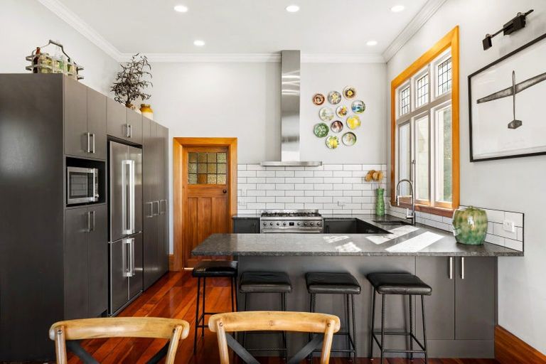 Photo of property in 16 Brewster Street, Bluff Hill, Napier, 4110