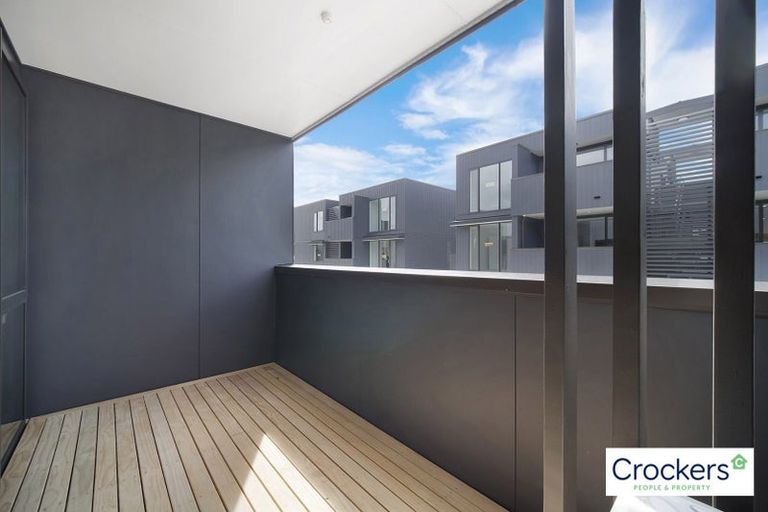 Photo of property in 2/2 Treasure Lane, Te Atatu South, Auckland, 0610