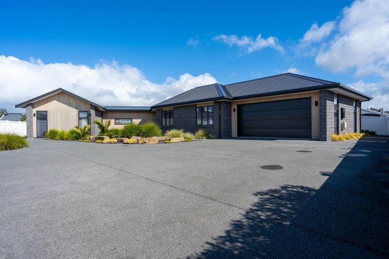 Photo of property in 49 Stace Hopper Drive, One Tree Point, 0118
