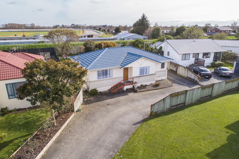 Photo of property in 38 Dalfield Place, Highbury, Palmerston North, 4412