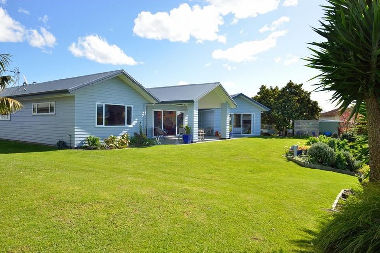 Photo of property in 24 Charteris Rise, Riverdale, Gisborne, 4010