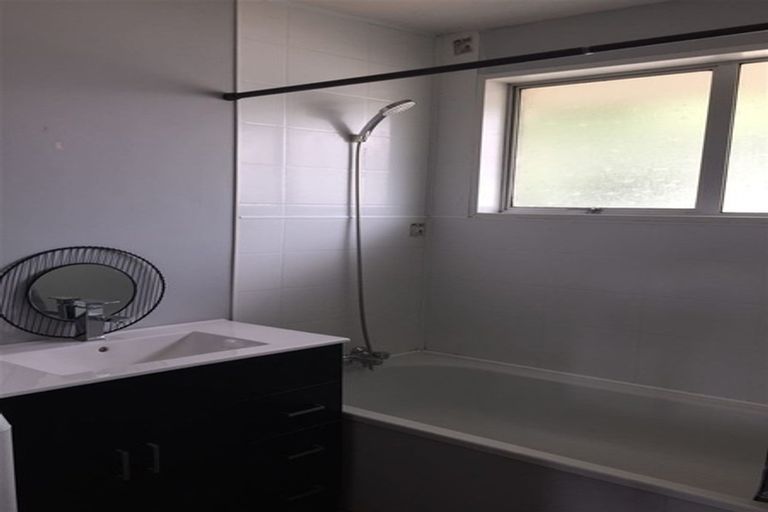 Photo of property in 2/52 Mortlake Street, Islington, Christchurch, 8042