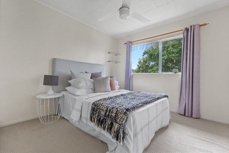 Photo of property in 17 Theban Place, Totara Vale, Auckland, 0629