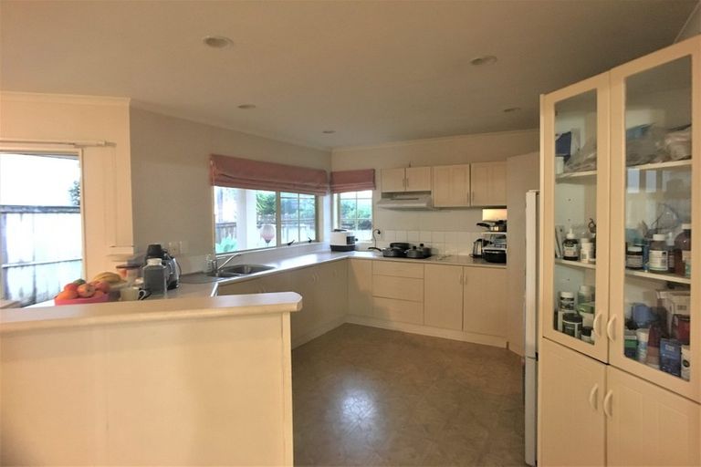 Photo of property in 15 Westminster Gardens, Unsworth Heights, Auckland, 0632