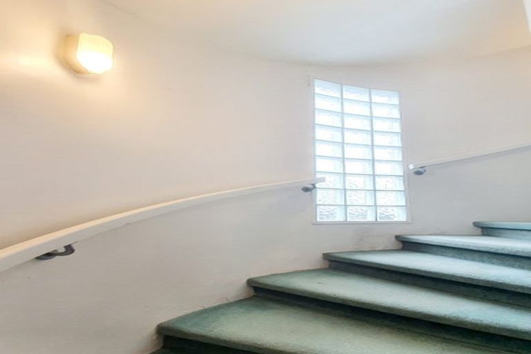 Photo of property in 1/38 Gulf View Road, Murrays Bay, Auckland, 0630