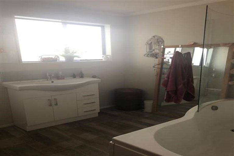 Photo of property in 2 Bogle Grove, Stokes Valley, Lower Hutt, 5019