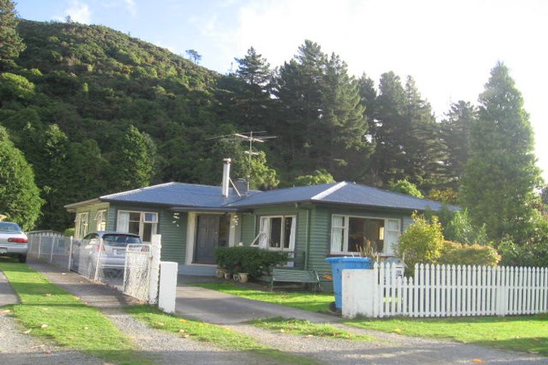 Photo of property in 116 Hine Road, Wainuiomata, Lower Hutt, 5014