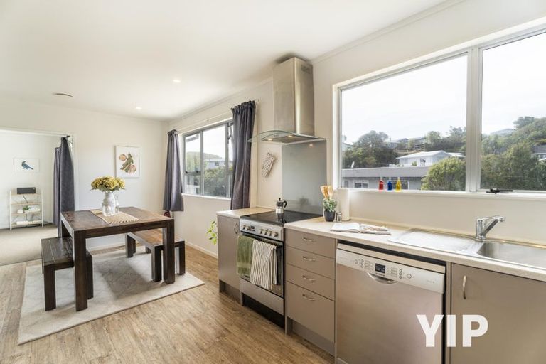 Photo of property in 12 Bloomsbury Grove, Newlands, Wellington, 6037