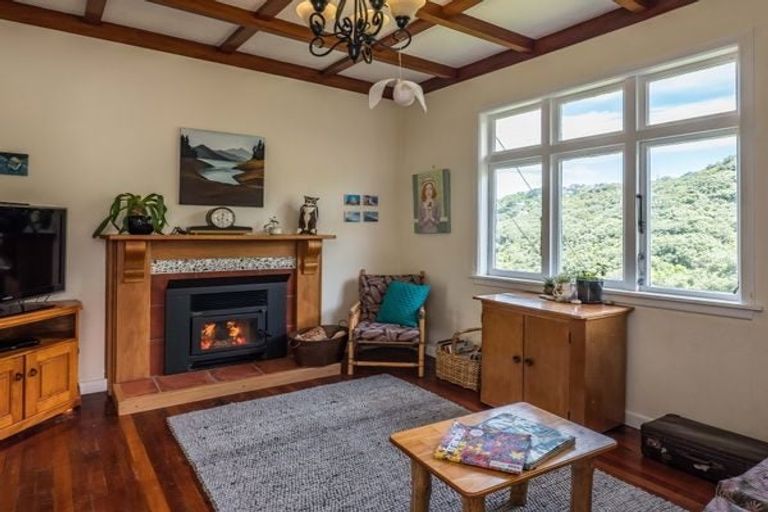 Photo of property in 175 Houghton Bay Road, Houghton Bay, Wellington, 6023