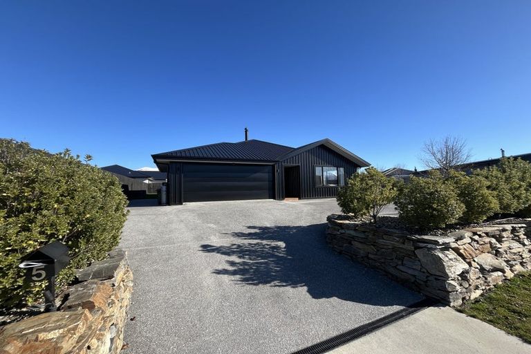 Photo of property in 5 Tahi Street, Albert Town, Wanaka, 9305