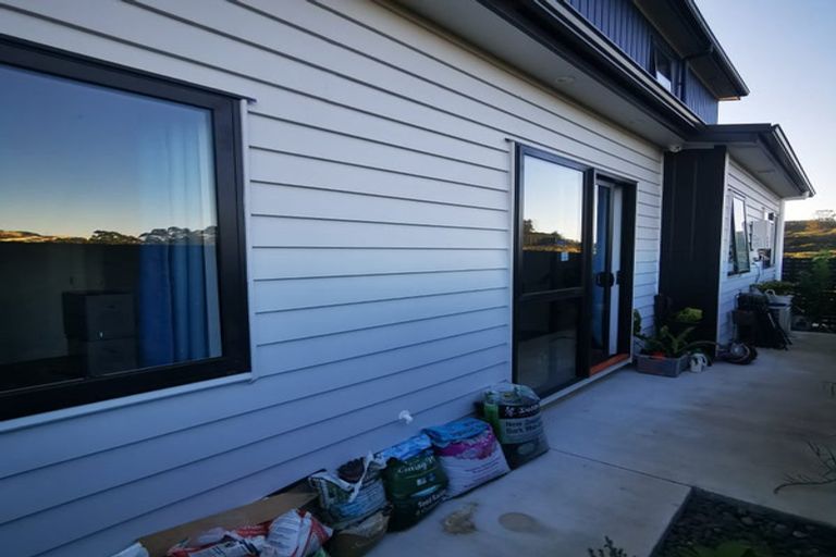 Photo of property in 33 Kotuitui Drive, Wainui, Silverdale, 0992