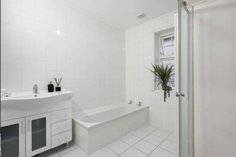 Photo of property in 5 Grass Street, Oriental Bay, Wellington, 6011