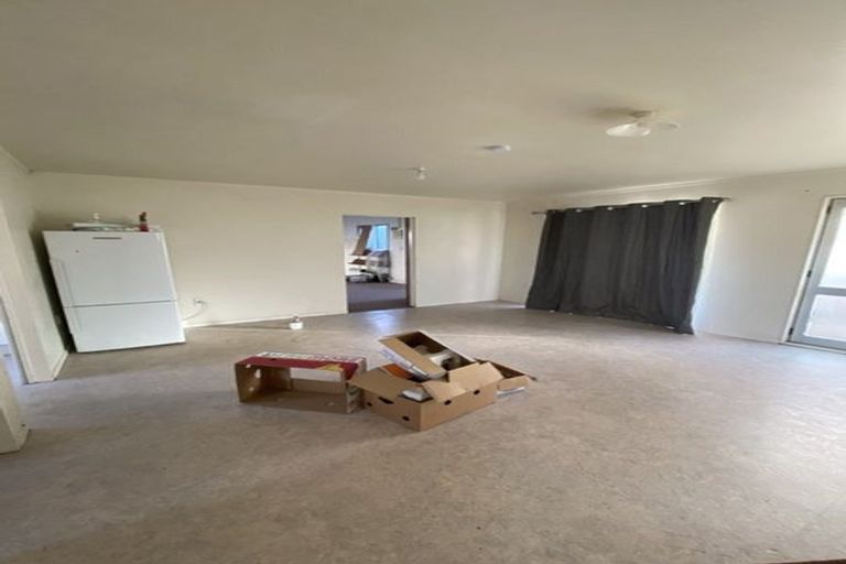 Photo of property in 11 Shamrock Lane, Te Atatu Peninsula, Auckland, 0610