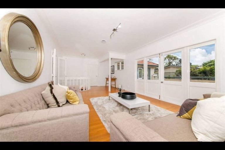 Photo of property in 12 Rossmore Terrace, Murrays Bay, Auckland, 0630