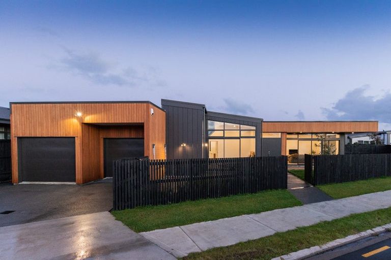 Photo of property in 2 Parachute Crescent, Papakura, 2110