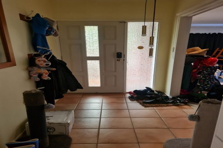 Photo of property in 15 La Perouse Street, Botany Downs, Auckland, 2010