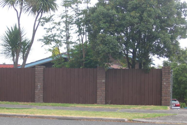 Photo of property in 143 Chivalry Road, Glenfield, Auckland, 0629