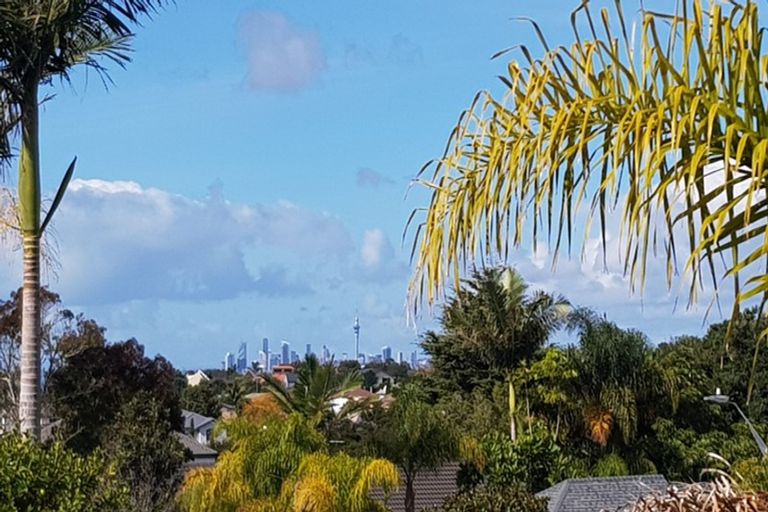 Photo of property in 33 Lagoon Way, West Harbour, Auckland, 0618