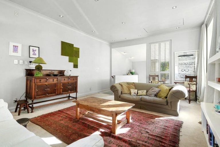 Photo of property in 27 Moir Street, Mount Victoria, Wellington, 6011