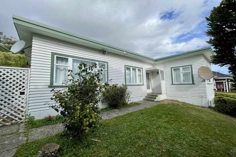 Photo of property in 46 Hinau Street, Tawa, Wellington, 5028