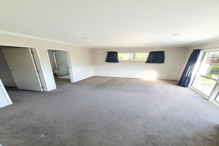 Photo of property in 7 Cooladerry Place, Rosehill, Papakura, 2113