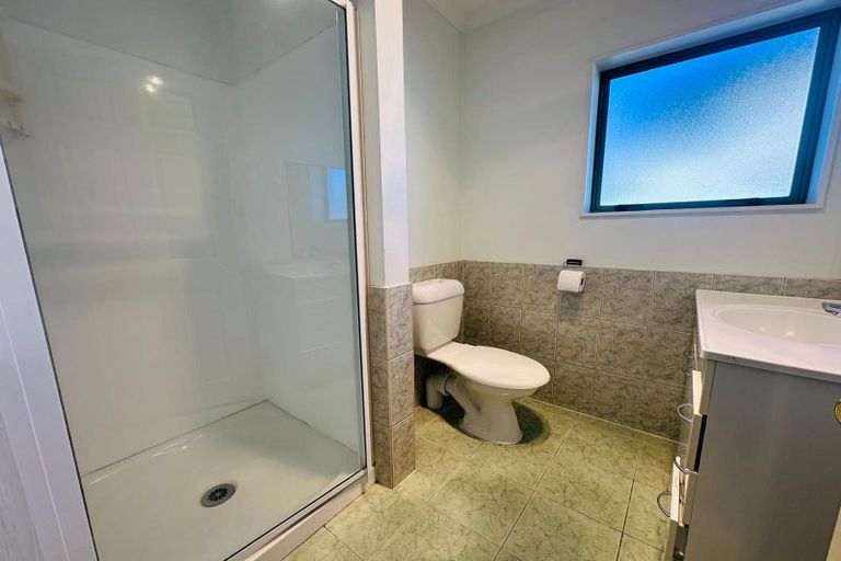 Photo of property in 18 Patts Avenue, Glendene, Auckland, 0602