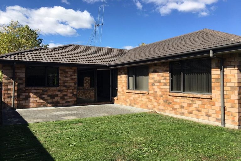 Photo of property in 32 Wiltshire Drive, Huntington, Hamilton, 3210