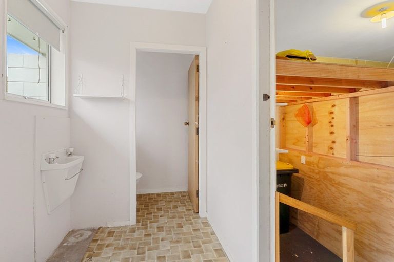 Photo of property in 84 Pacific Road, North New Brighton, Christchurch, 8083