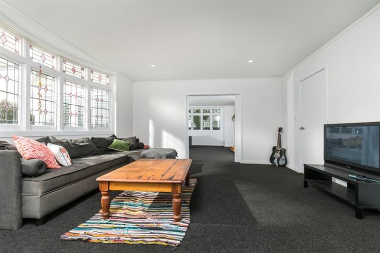 Photo of property in 24 Sulphur Beach Road, Northcote Point, Auckland, 0627