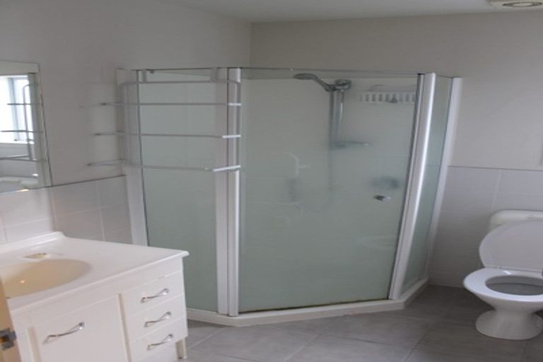 Photo of property in 6/22 Northcross Drive, Oteha, Auckland, 0632