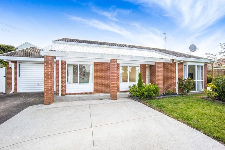 Photo of property in 3 Lanier Place, Glendene, Auckland, 0602